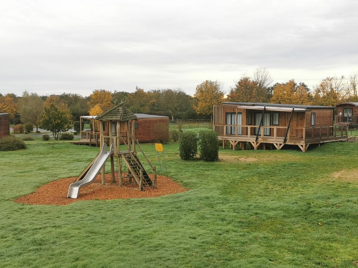 Le Village De Cottages - Le Pole Du Cheval Et De L'Ane Lignières Exterior foto